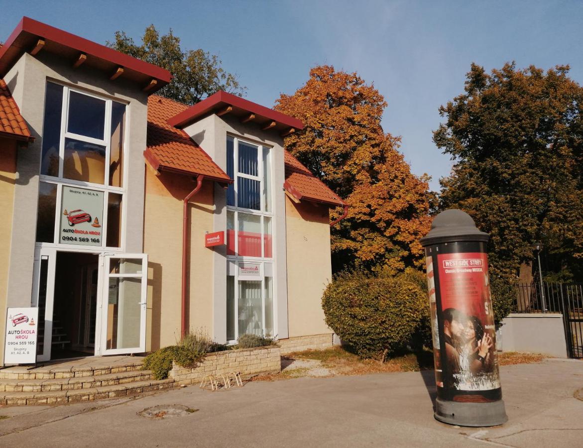 Apartman Pri Parku Sered' Exterior photo